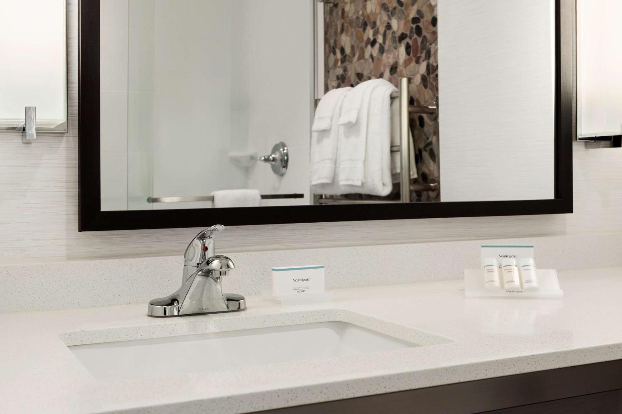 Hilton Garden Inn Charlotte Southpark Extérieur photo